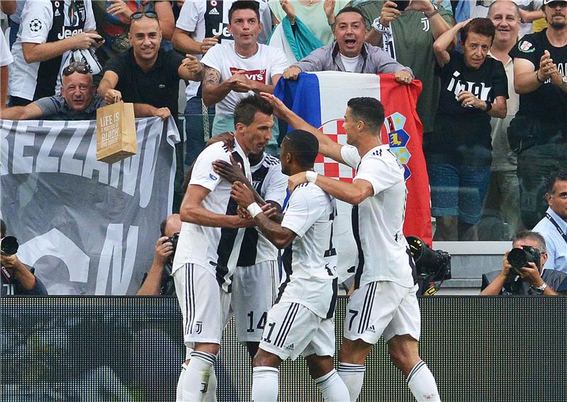 Italija: Juventus - Lazio 2-0, gol i asistencija Mandžukića