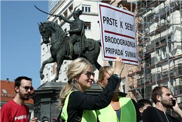 Štrajkaši iz Uljanika i 3. maja stigli na Trg bana Jelačića 