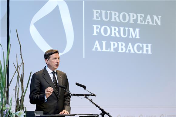 Pahor u Alpbachu kritizirao odnos Europske komisije prema arbitraži s Hrvatskom