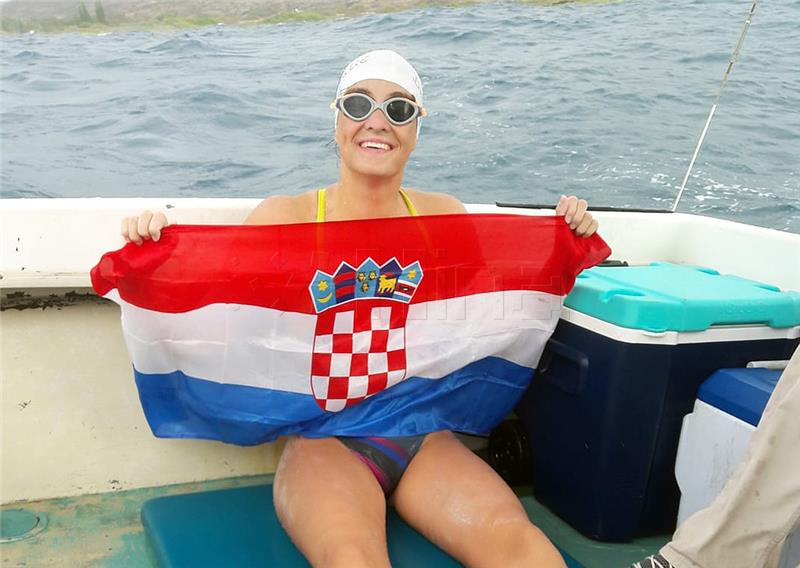 Dina Levačić plivala u Molokai kanalu uz meduze i morske pse