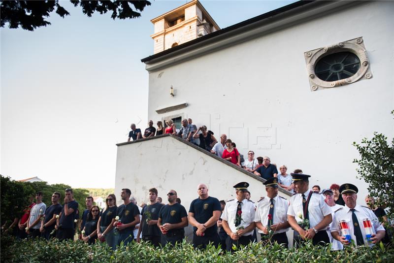 Mimohodom sjećanja u Tisnom obilježena 11. godišnjica kornatske tragedije