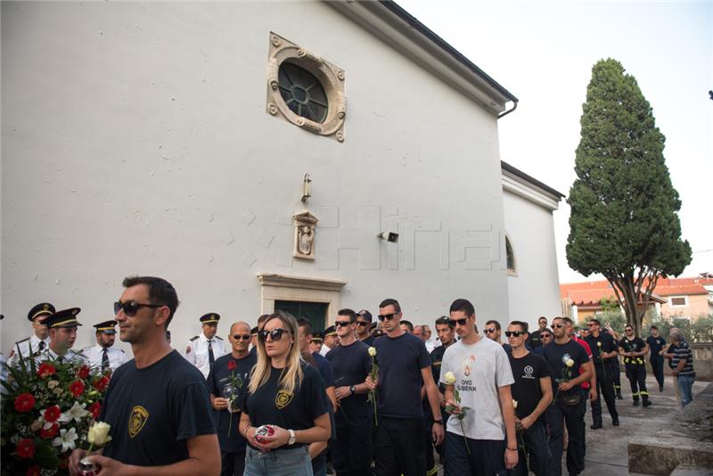 Mimohodom sjećanja u Tisnom obilježena 11. godišnjica kornatske tragedije