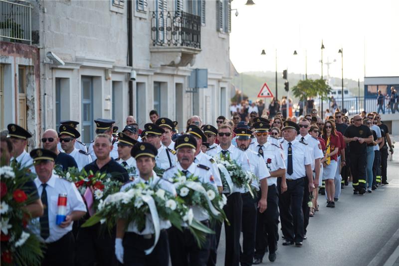 Mimohodom sjećanja u Tisnom obilježena 11. godišnjica kornatske tragedije