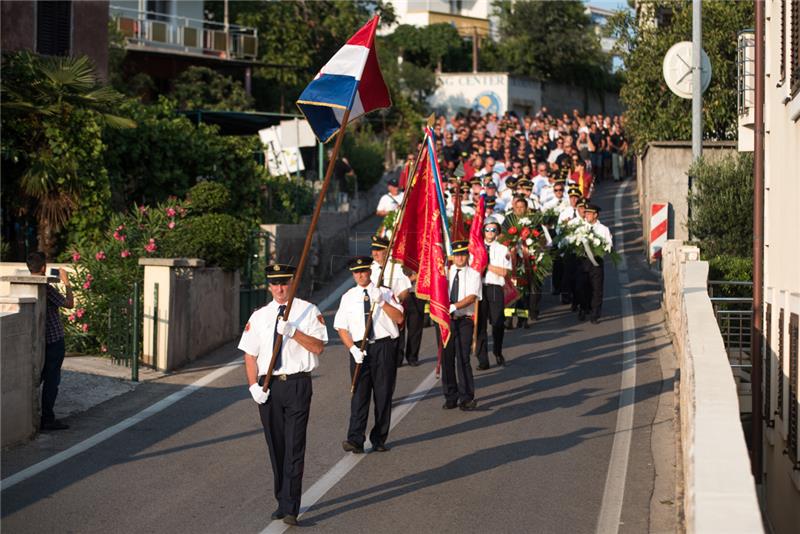 Mimohodom sjećanja u Tisnom obilježena 11. godišnjica kornatske tragedije