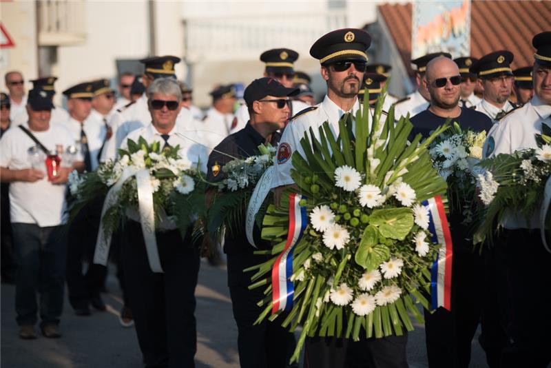 Mimohodom sjećanja u Tisnom obilježena 11. godišnjica kornatske tragedije