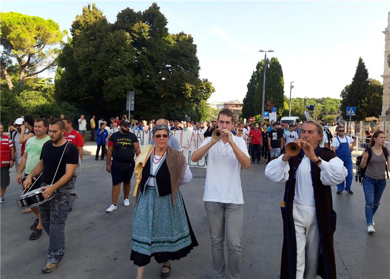 Radnici Uljanika i dalje štrajkaju