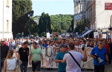 Radnici Uljanika i dalje štrajkaju