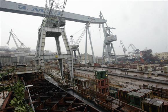 3.Maj employees keep striking, block entrances to Rijeka dock