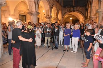 Dubrovnik: Otvorena izložba Romane Milutin Fabris