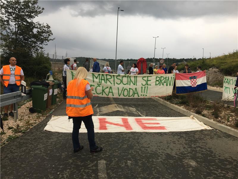 Prosvjed ispred centra za gospodarenje otpadom Marišćina