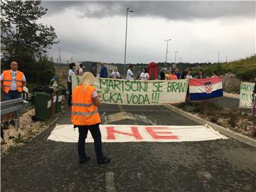 Prosvjed ispred centra za gospodarenje otpadom Marišćina