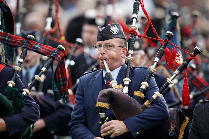 BRITAIN SCOTLAND TRADITION BRAEMAR QUEEN