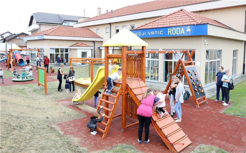 Ministrica Žalac na otvorenja Dječjeg vrtića "Vesela Pandica"