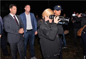 President pays midnight visit to Croatia's border with Bosnia