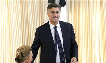 VLADA Plenković: Svi podržavamo sve napore koji će unaprijediti obrazovni sustav