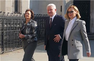 Todorić stigao na sud u društvu Cherie Blair