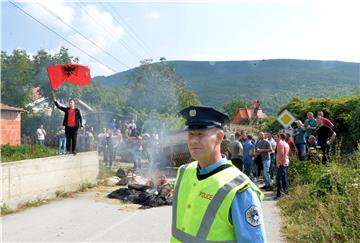 Veterani OVK blokirali ceste, vlada Kosova otkazala Vučićev posjet selu Banje