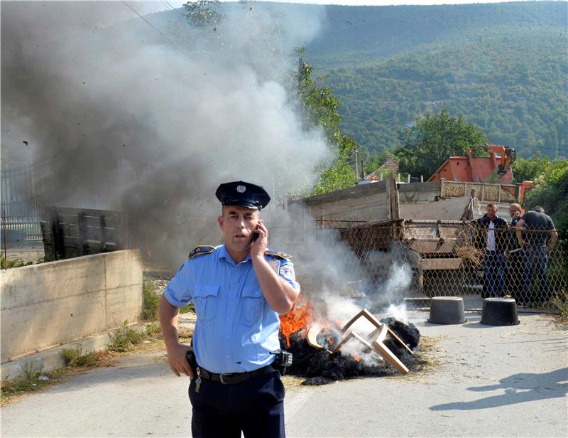 Veterani OVK blokirali ceste, vlada Kosova otkazala Vučićev posjet selu Banje