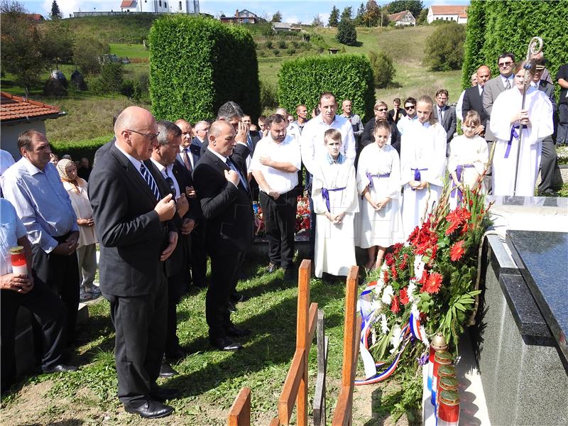 Višnjica: Pokopani posmrtni ostaci 10 žrtava ubijenih nakon 2. svjetskog rata u šumi Belaš