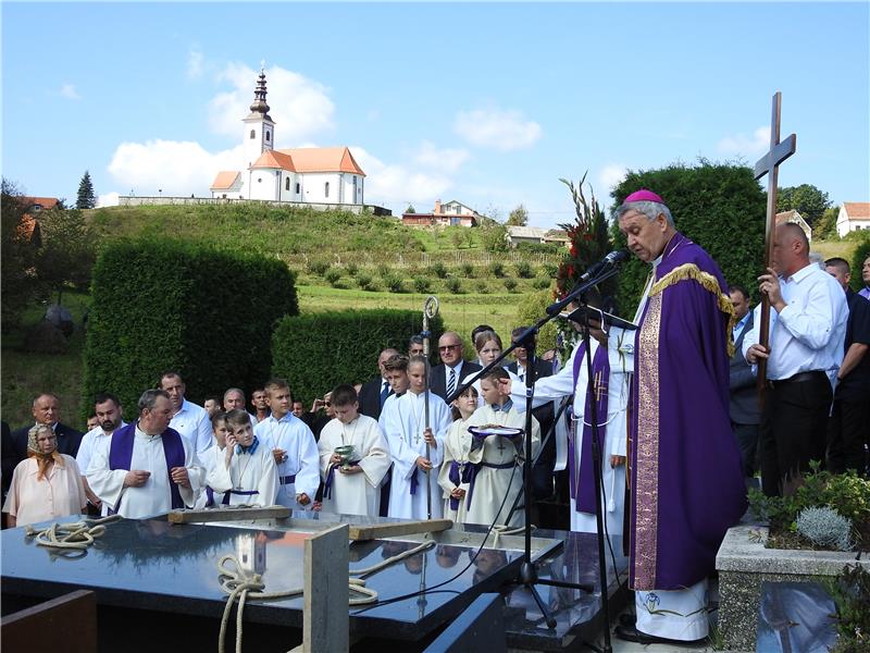 Višnjica: Pokopani posmrtni ostaci 10 žrtava ubijenih nakon 2. svjetskog rata u šumi Belaš