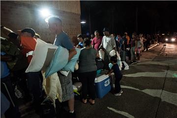 Uragan Florence blago slabi dok se kreće prema američkoj obali - NHC