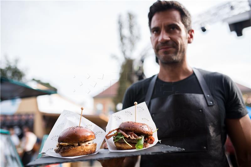 "Zagreb Burger Festival" na zagrebačkom Strossmayerovom trgu