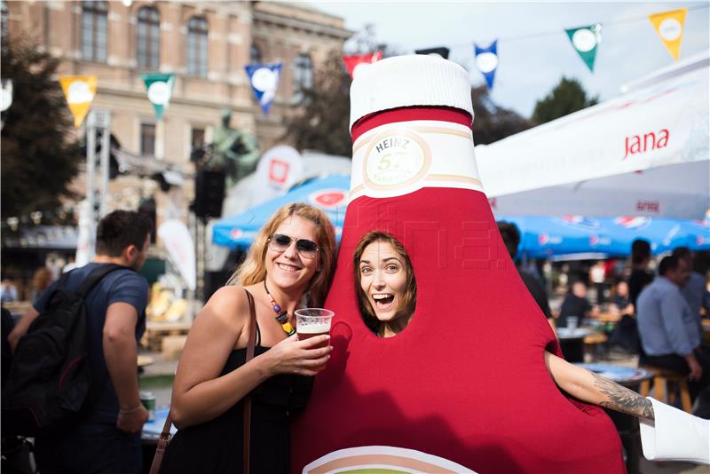 "Zagreb Burger Festival" na zagrebačkom Strossmayerovom trgu