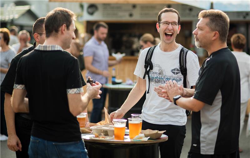 "Zagreb Burger Festival" na zagrebačkom Strossmayerovom trgu