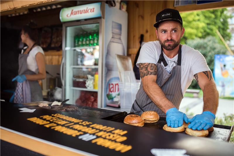 "Zagreb Burger Festival" na zagrebačkom Strossmayerovom trgu