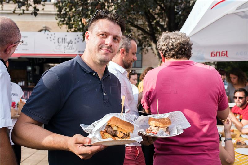 "Zagreb Burger Festival" na zagrebačkom Strossmayerovom trgu