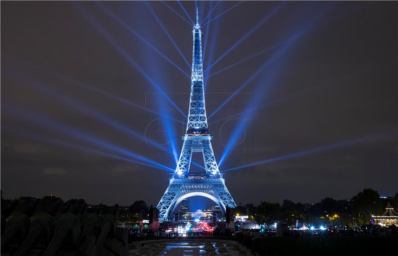 FRANCE JAPAN EIFFEL TOWER