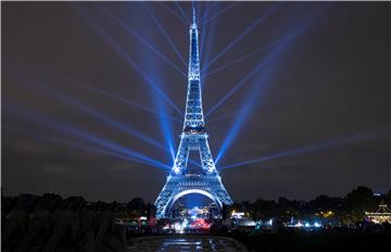 FRANCE JAPAN EIFFEL TOWER