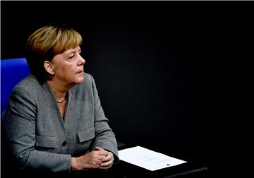 Merkel kaže da Rusija vodi "hibridni rat" protiv njemačkih vojnika u Litvi