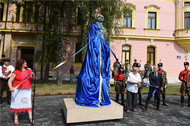 Otkrivaen spomenika hrvatskom banu Josipu Šokčeviću u Vinkovcima