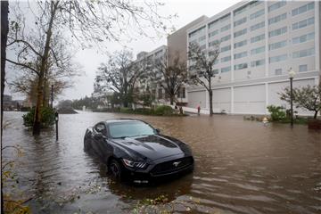 Florence i dalje uzrokuje poplave, ali slabi