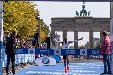 Kenijac Kipchoge postavio novi svjetski rekord u maratonu