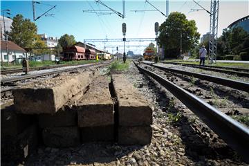 Vodovodna ulica mjenjanje dotrajalog željezničkog cestovnog prijelaza