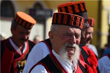 Premijer Plenković otvorio svečani mimohod 53. Vinkovačkih jeseni