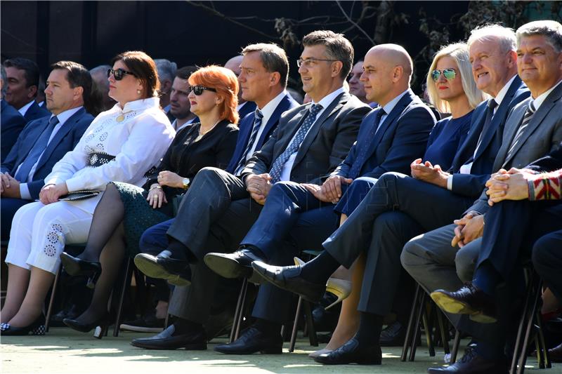 Premijer Plenković otvorio svečani mimohod 53. Vinkovačkih jeseni