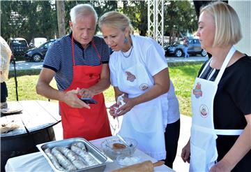 Na ŠtrudlaFestu u Jaškovu: Štrudle od sira, jabuka, šljiva, bresaka, mesa..