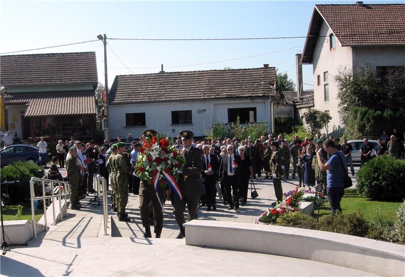 U Petrinji obilježene 27. godišnjica petrinjske tragedije i pogibije heroja Marijana Celjaka