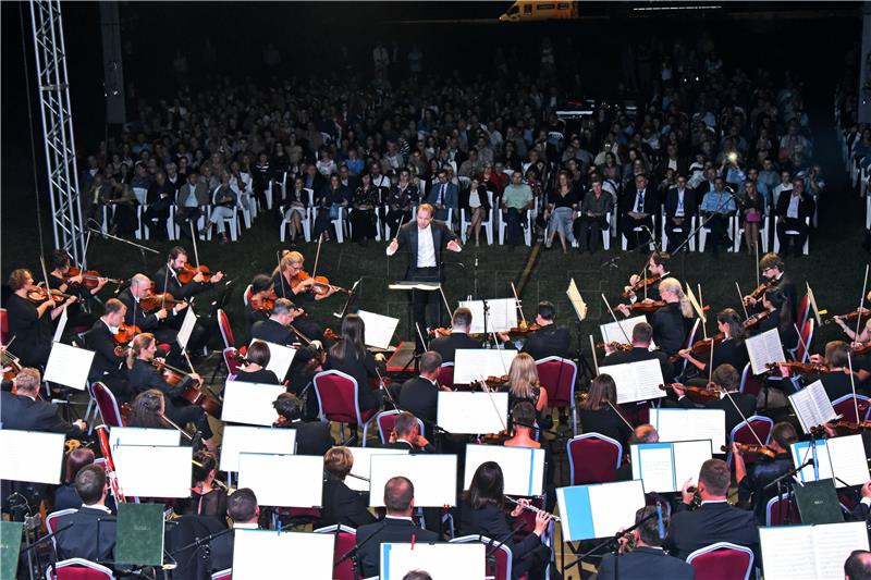 Svečanim koncertom obilježeno 20 godina od prvog nastupa Zagrebačke filharmonije u Vukovaru