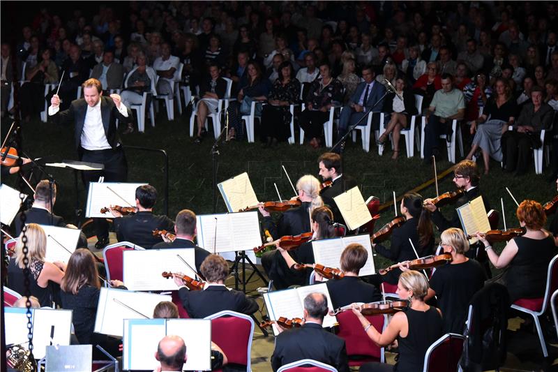 Vukovar: Svečanim koncertom obilježeno 20 godina od prvog nastupa Zagrebačke filharmonije u Vukovaru