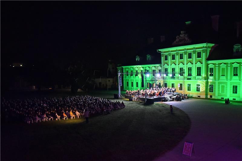 Vukovar: Svečanim koncertom obilježeno 20 godina od prvog nastupa Zagrebačke filharmonije u Vukovaru