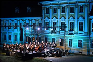 Vukovar: Svečanim koncertom obilježeno 20 godina od prvog nastupa Zagrebačke filharmonije u Vukovaru