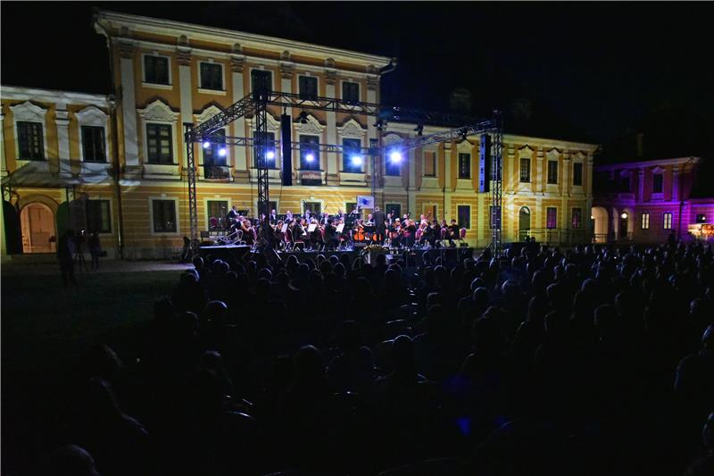 Vukovar: Svečanim koncertom obilježeno 20 godina od prvog nastupa Zagrebačke filharmonije u Vukovaru