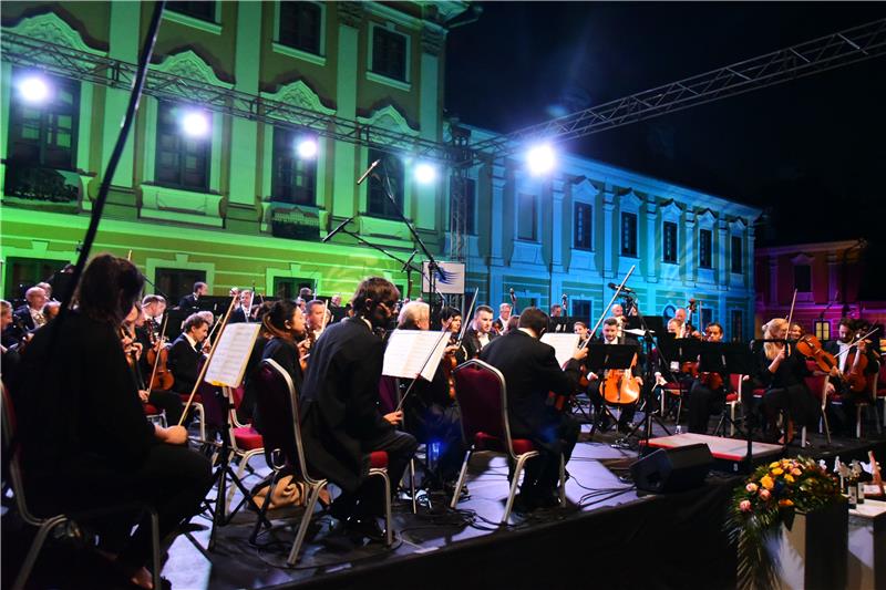 Vukovar: Svečanim koncertom obilježeno 20 godina od prvog nastupa Zagrebačke filharmonije u Vukovaru