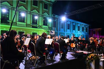 Vukovar: Svečanim koncertom obilježeno 20 godina od prvog nastupa Zagrebačke filharmonije u Vukovaru