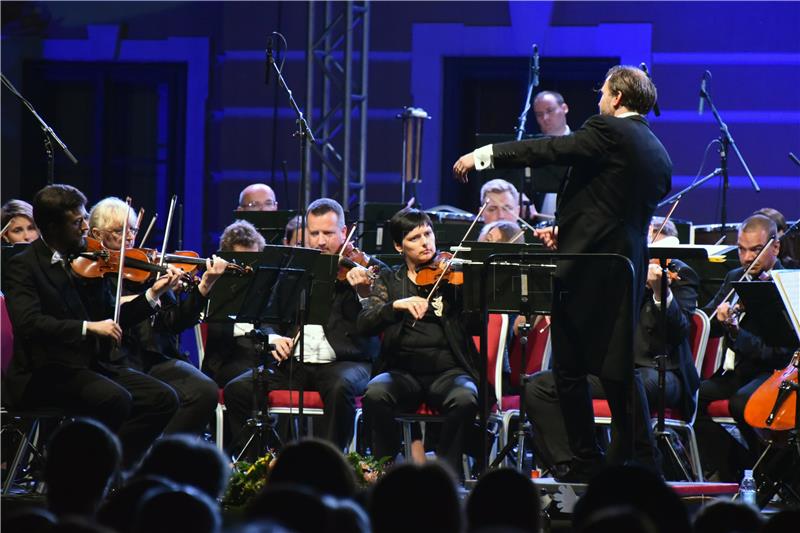 Vukovar: Svečanim koncertom obilježeno 20 godina od prvog nastupa Zagrebačke filharmonije u Vukovaru