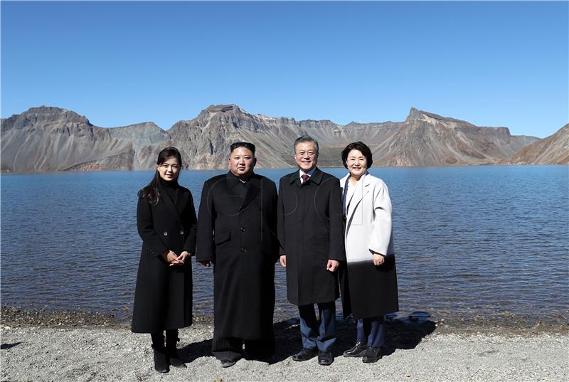 Kim želi uskoro drugi summit s Trumpom - Moon jae-in